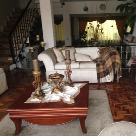 Rent this 4 bed duplex on Riobamba