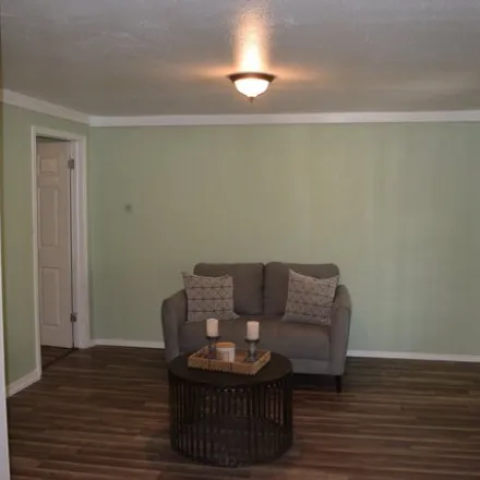 Image 2 - 593 Overhill Drive, San Antonio, TX 78228, USA - Apartment for rent