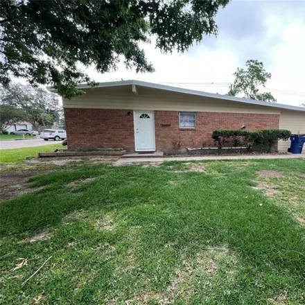 Rent this 4 bed house on 2905 14th Avenue North in Texas City, TX 77590