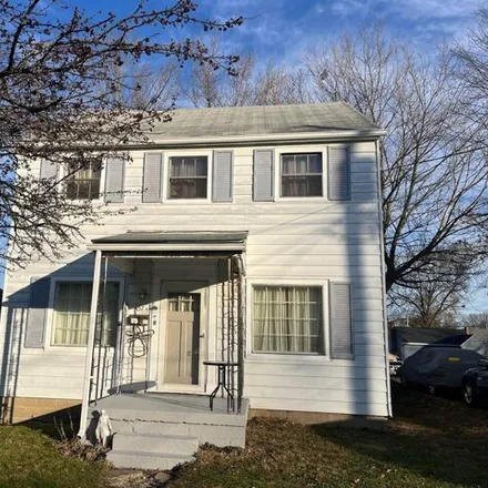 Buy this 3 bed house on 481 Taylor Street in Zanesville, OH 43701