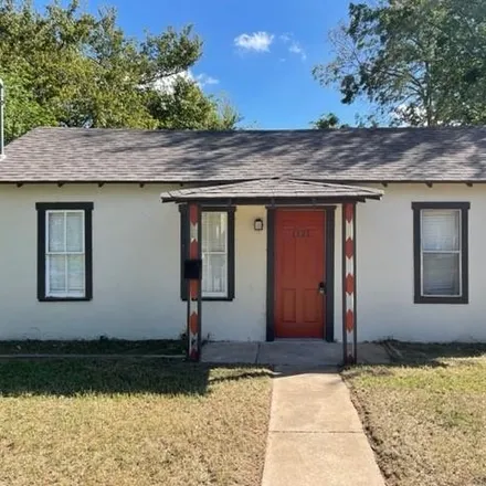 Buy this 2 bed house on 1121 Houston Street in Waco, TX 76704