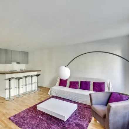 Rent this 2 bed apartment on 43 Avenue des Ternes in 75017 Paris, France
