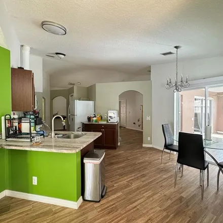 Image 5 - 5702 147th Avenue North, Largo, FL 33760, USA - Apartment for rent