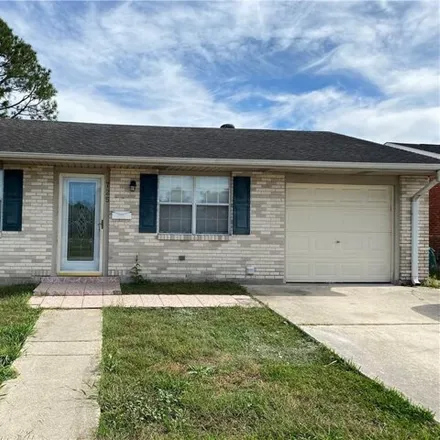 Rent this 3 bed house on 725 Oakwood Drive in Terrytown, Jefferson Parish