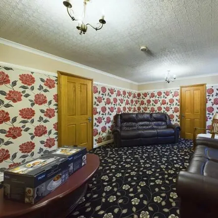 Image 3 - Carr Bottom Grove, Bradford, BD5 9AL, United Kingdom - House for sale