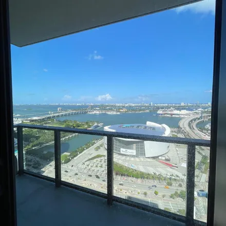 Image 5 - Bezel, Northeast 7th Street, HMS Bounty, Miami, FL 33132, USA - Room for rent