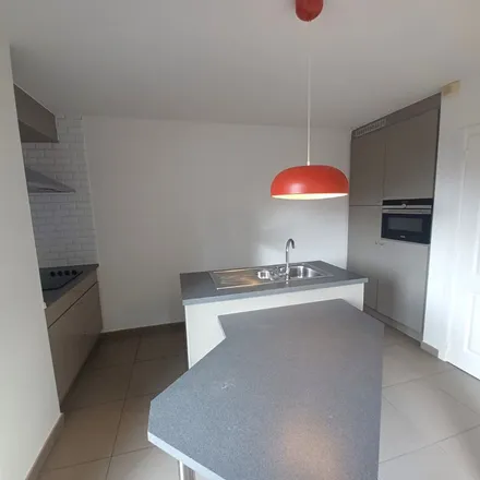 Rent this 3 bed apartment on Chaussée de Ninove - Ninoofsesteenweg in 1080 Molenbeek-Saint-Jean - Sint-Jans-Molenbeek, Belgium