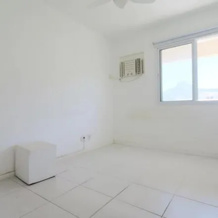 Buy this 2 bed apartment on Estrada dos Bandeirantes in Jacarepaguá, Rio de Janeiro - RJ