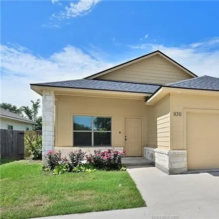 Rent this 3 bed house on 934 West 28th Street in Bryan, TX 77803