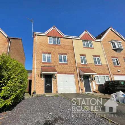 Buy this 4 bed townhouse on White Rose Avenue in Mansfield, NG18 4YF