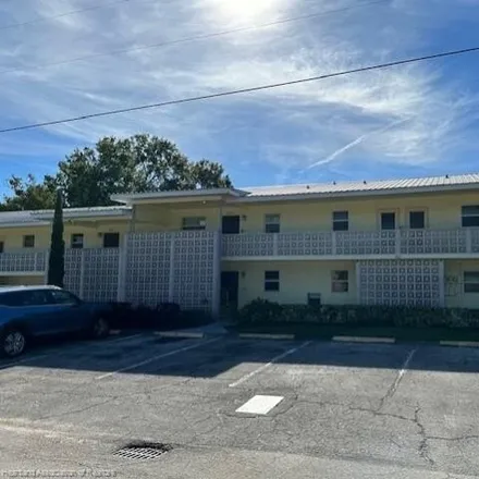 Buy this 2 bed condo on 102 East Pleasant Street in Avon Park, FL 33825