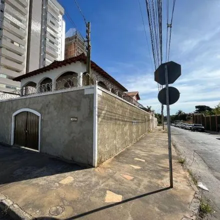 Rent this 3 bed house on Rua Juca Froes in Melo, Montes Claros - MG