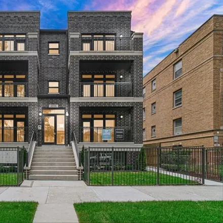 Buy this 3 bed condo on 6520-6524 South Ingleside Avenue in Chicago, IL 60637