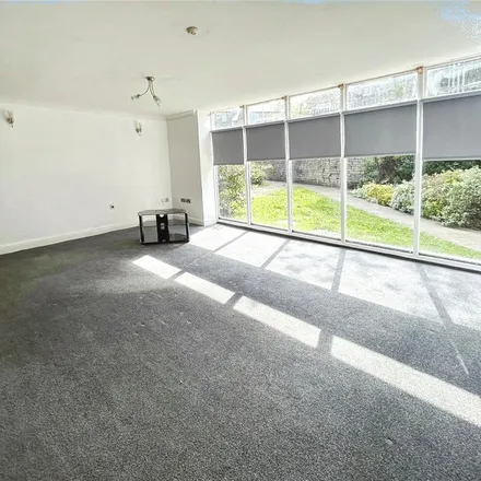 Image 2 - Moorside Avenue, Milnsbridge, HD4 5BU, United Kingdom - Apartment for rent