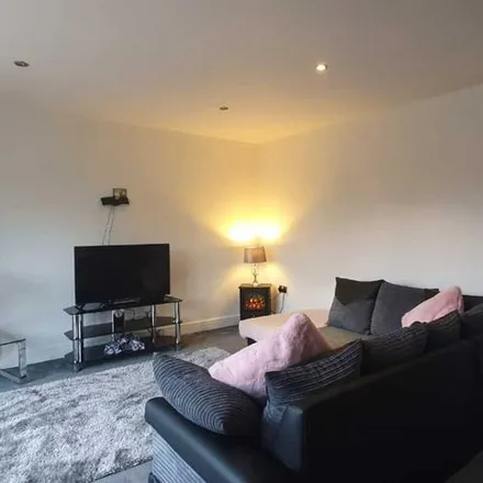 Rent this 3 bed house on High Street in London, UB3 5EZ