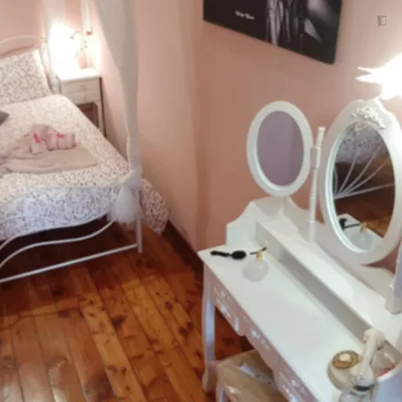 Rent this 2 bed room on Via Ernesto Teodoro Moneta in 7, 20161 Milan MI