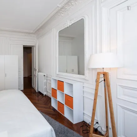 Rent this 5 bed room on 46 Boulevard Voltaire in 75011 Paris, France