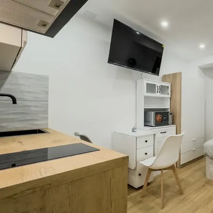Rent this studio apartment on Carrer de Vila i Vilà in 43, 08004 Barcelona