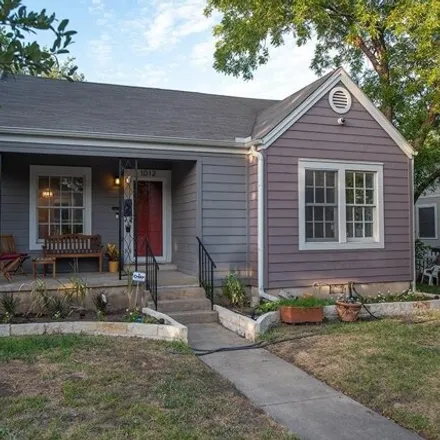 Rent this 3 bed house on 1012 E 44th St in Austin, Texas