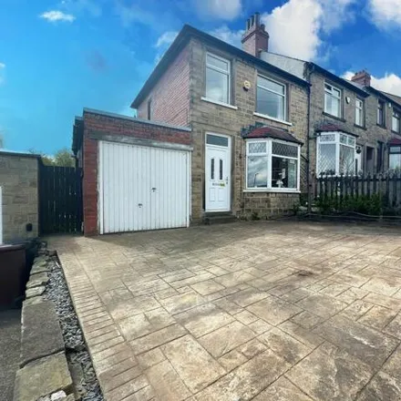 Buy this 2 bed house on Coniston Avenue in Huddersfield, HD5 9EG