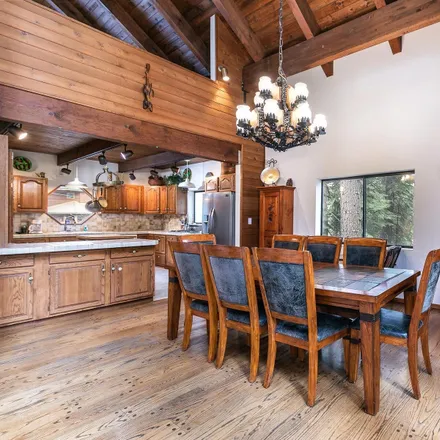 Image 3 - 12899 Roundhill Drive, Truckee, CA 96161, USA - Loft for sale