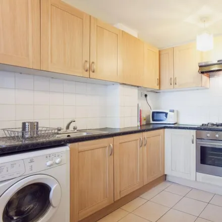 Image 2 - Kelshall Court, Brownswood Road, London, N4 2XU, United Kingdom - Room for rent
