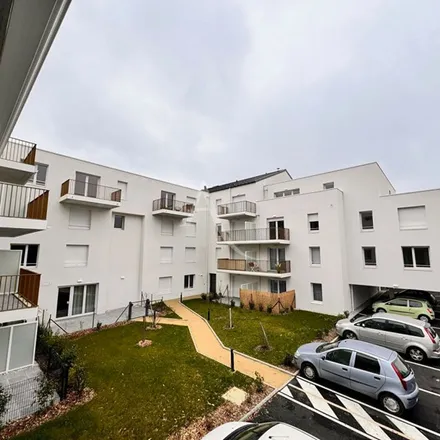 Rent this 4 bed apartment on Les Grenouilles in Place Napoléon, 85000 La Roche-sur-Yon