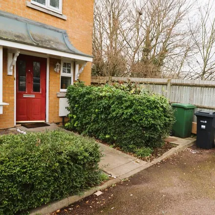 Rent this 3 bed house on Heathside Close in London, IG2 7PD