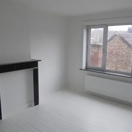 Rent this 3 bed apartment on Zandbergstraat 25 in 8530 Harelbeke, Belgium