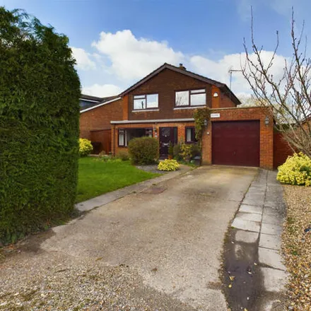 Buy this 4 bed house on Longfield Road in Twyford, RG10 9AT