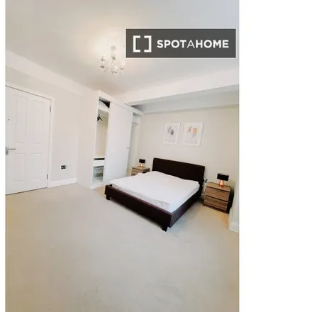 Rent this 4 bed room on Dudley Court in 39 Upper Berkeley Street, London