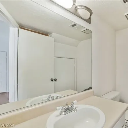 Image 4 - 521 Sellers Place, Henderson, NV 89011, USA - Townhouse for rent