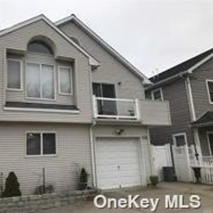 Rent this 3 bed house on 558 Lincoln Boulevard in City of Long Beach, NY 11561