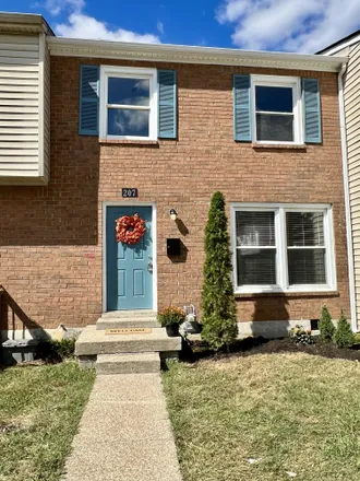 Buy this 3 bed townhouse on 207 Hedgewood Court in Lexington, KY 40509