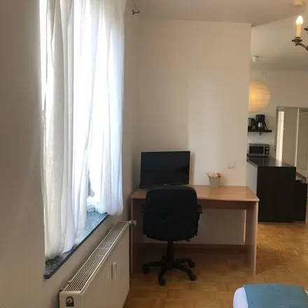 Rent this 2 bed apartment on Derfflingerstraße 38 in 40470 Dusseldorf, Germany