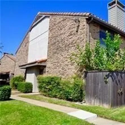 Image 2 - Oakbrook Parkway, Farmers Branch, TX 75001, USA - Condo for sale