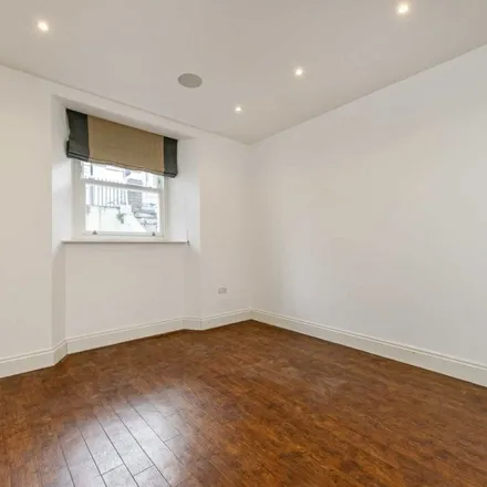 Rent this 5 bed apartment on 30-40 Richmond Way in London, W12 8LY