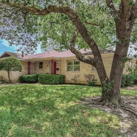 Image 2 - 101 South Bullock Drive, Bethard, Garland, TX 75042, USA - House for sale