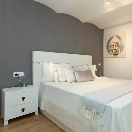 Rent this 2 bed apartment on Gaudi Bakery in Carrer de Sardenya, 298
