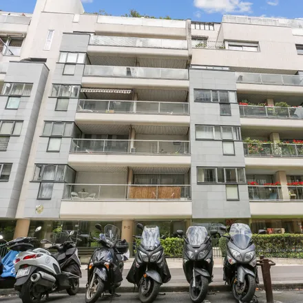 Rent this 3 bed apartment on 2 Rue de l'École de Mars in 92200 Neuilly-sur-Seine, France