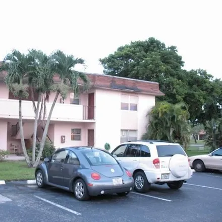 Rent this 1 bed condo on 5529 North Lakewood Circle in Margate, FL 33063