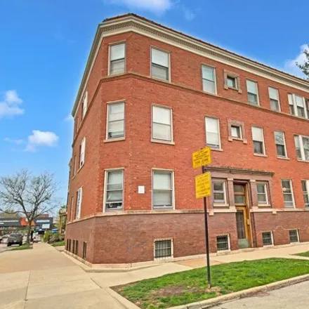 Rent this 3 bed apartment on 3600-3602 North Hermitage Avenue in Chicago, IL 60613