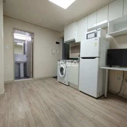 Rent this studio apartment on 서울특별시 강북구 미아동 460-24