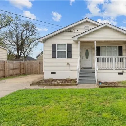 Buy this 3 bed house on 433 West 27th Street in Norfolk, VA 23517