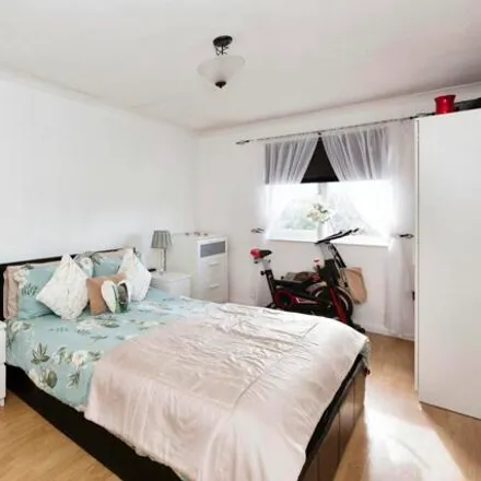 Image 5 - Exning Road, London, E16 4ND, United Kingdom - Townhouse for sale