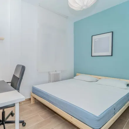 Rent this 4 bed room on Bar Compostela in Calle de los Palomares, 47005 Valladolid