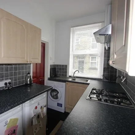 Image 3 - Rosemont View, Pudsey, LS13 3QB, United Kingdom - Townhouse for rent