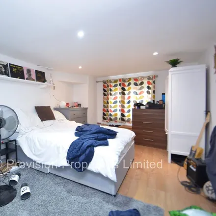 Image 7 - 39 Manor Drive, Leeds, LS6 1DD, United Kingdom - Townhouse for rent