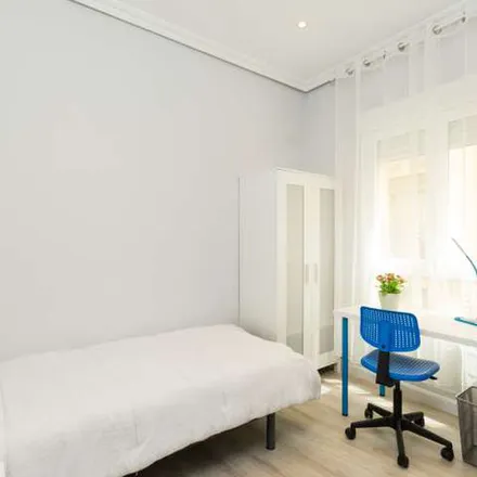 Rent this 5 bed apartment on Edificio Princesa in Calle de Santa Cruz de Marcenado, 1