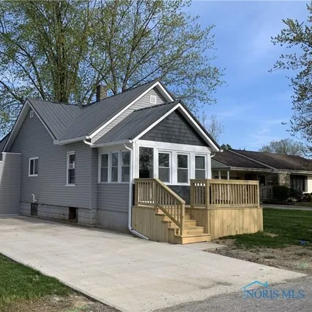 Buy this 2 bed house on 923 South Lynn Street in Bryan, OH 43506